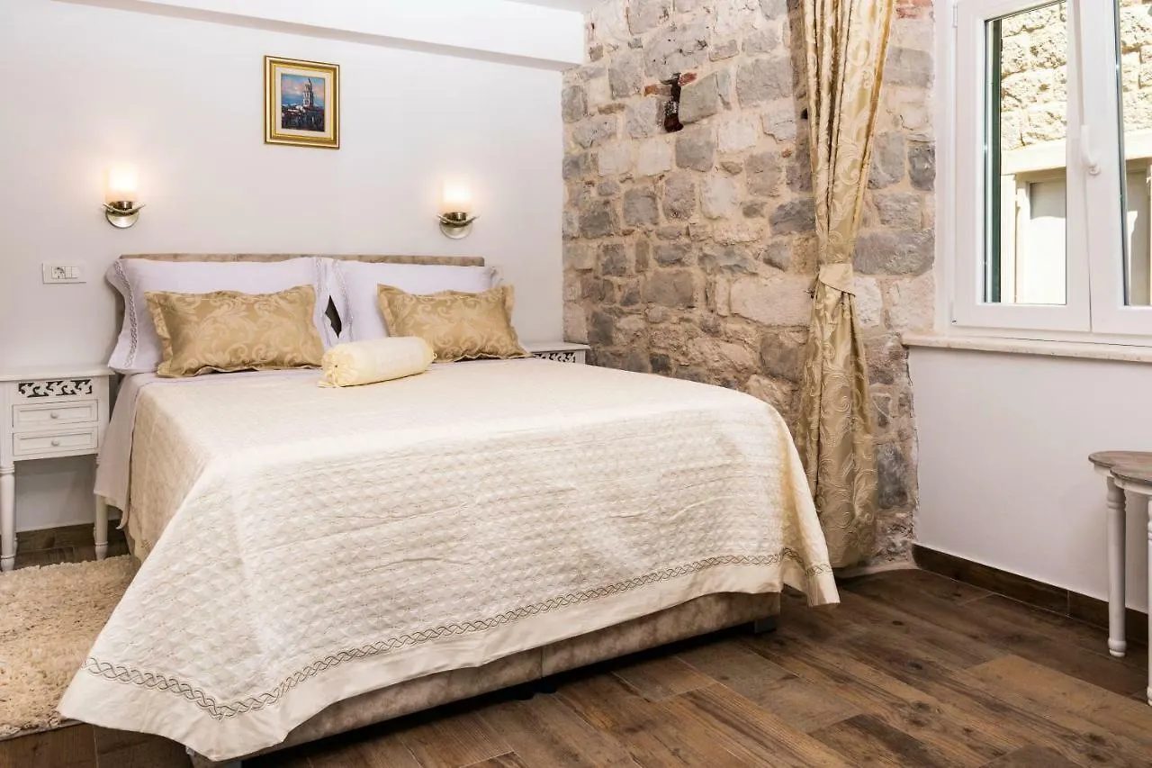 Studio Amore In Diocletian Palace Split Kroatië